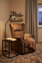 Fotel wypoczynkowy AGUSTIN 2 rozkładany 75 cm mokka velvet do salonu - obrazek 9