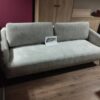 CANDY SOFA Z FUNKCJĄ SPANIA I POJEMNIKIEM | DOSTĘPNA OD RĘKI Sofa CANDY z funkcją spania i pojemnikiem Wersal — Tkanina cremona 04